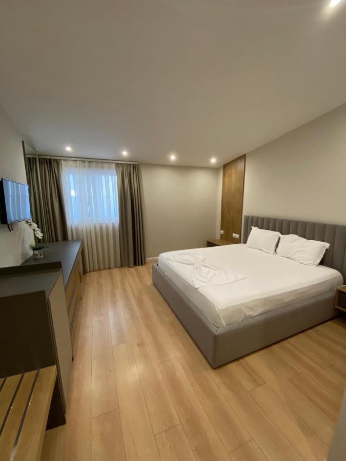 Hotel Colis Tirana Exterior photo