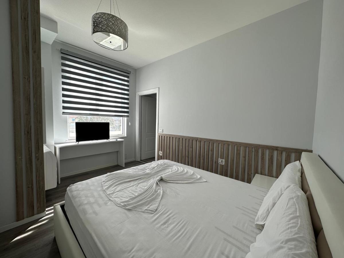 Hotel Colis Tirana Exterior photo