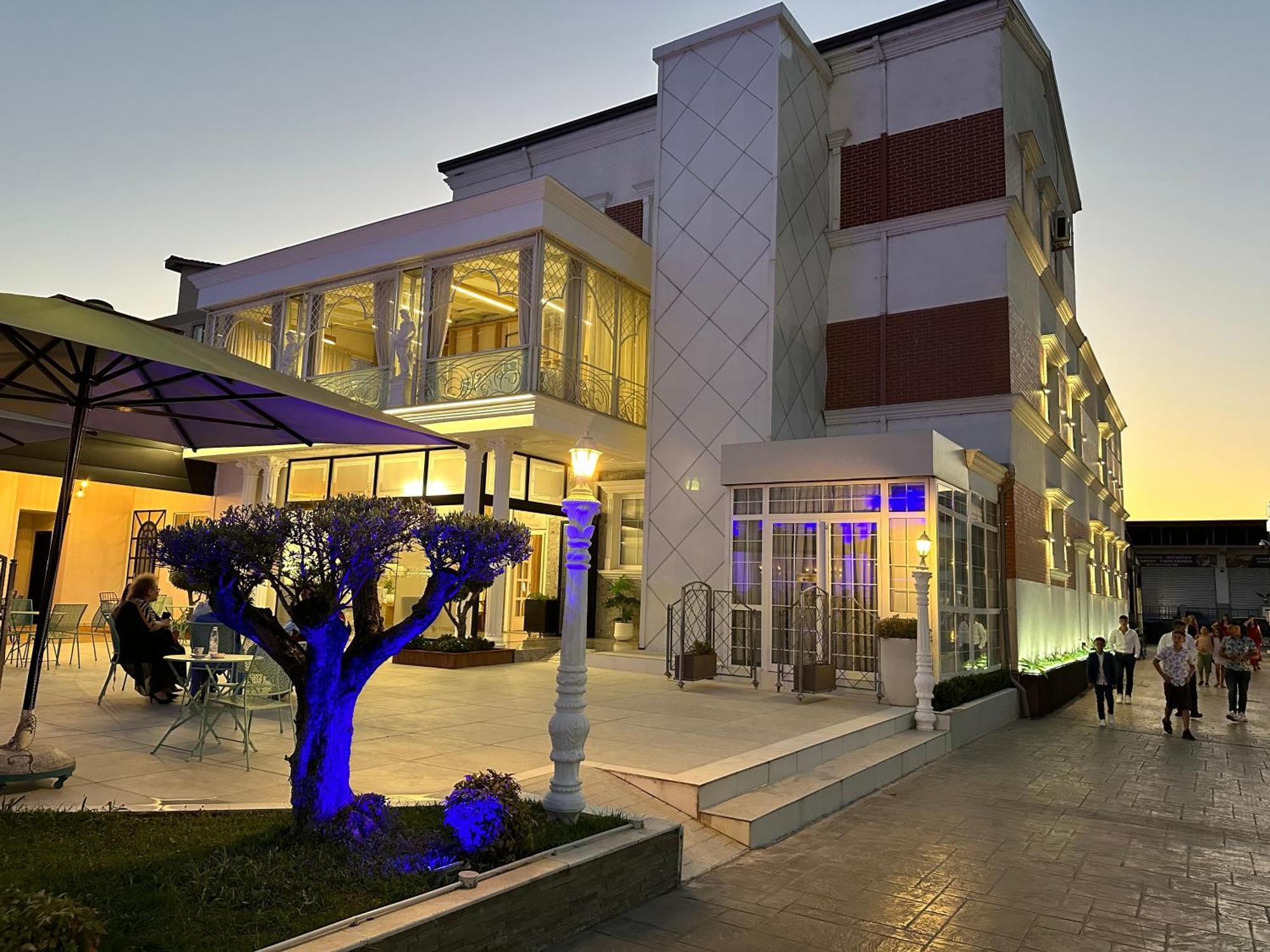 Hotel Colis Tirana Exterior photo
