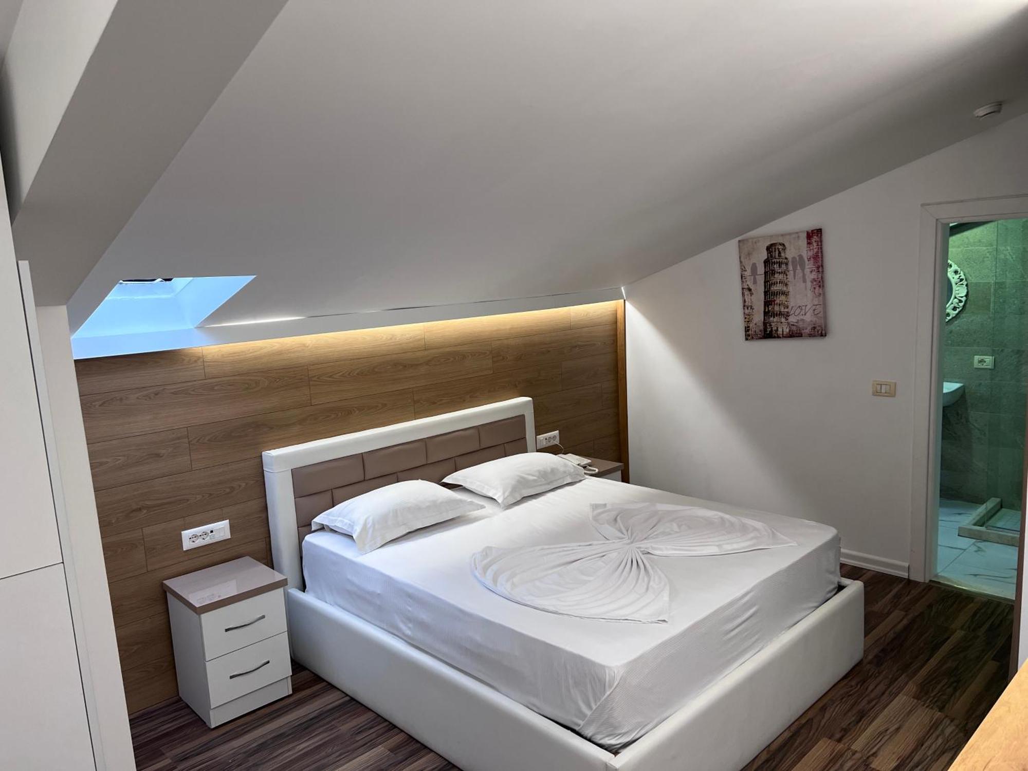 Hotel Colis Tirana Exterior photo