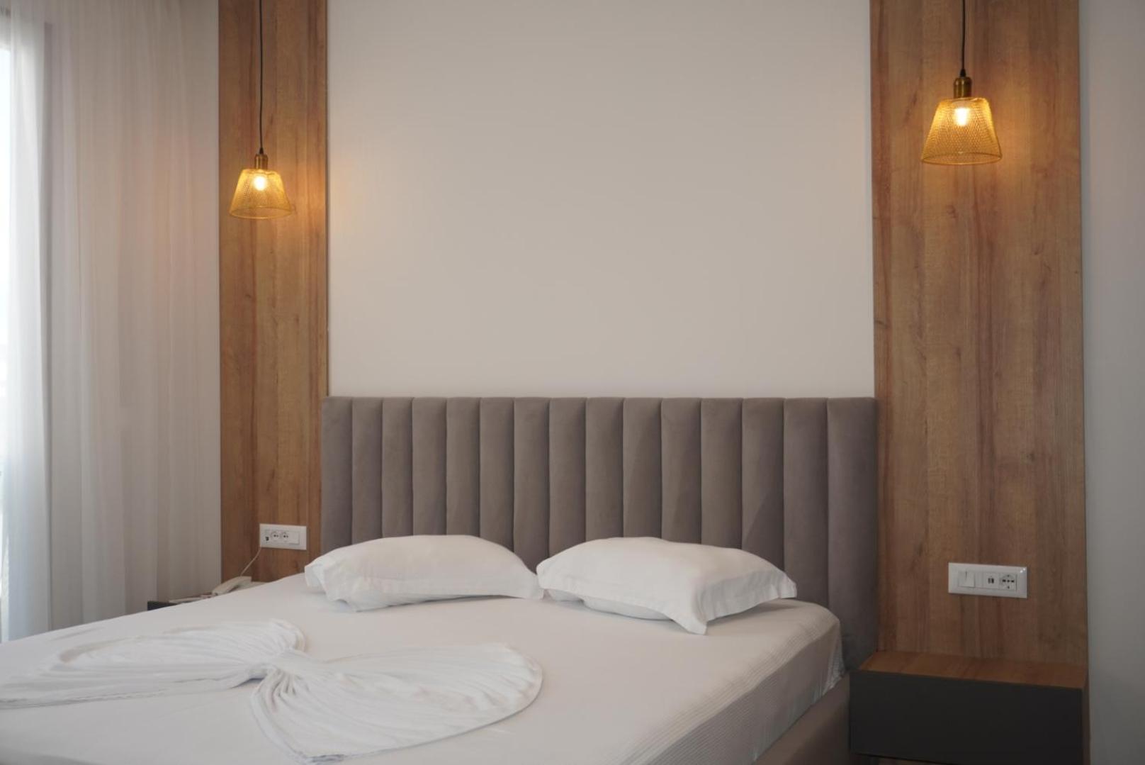 Hotel Colis Tirana Exterior photo