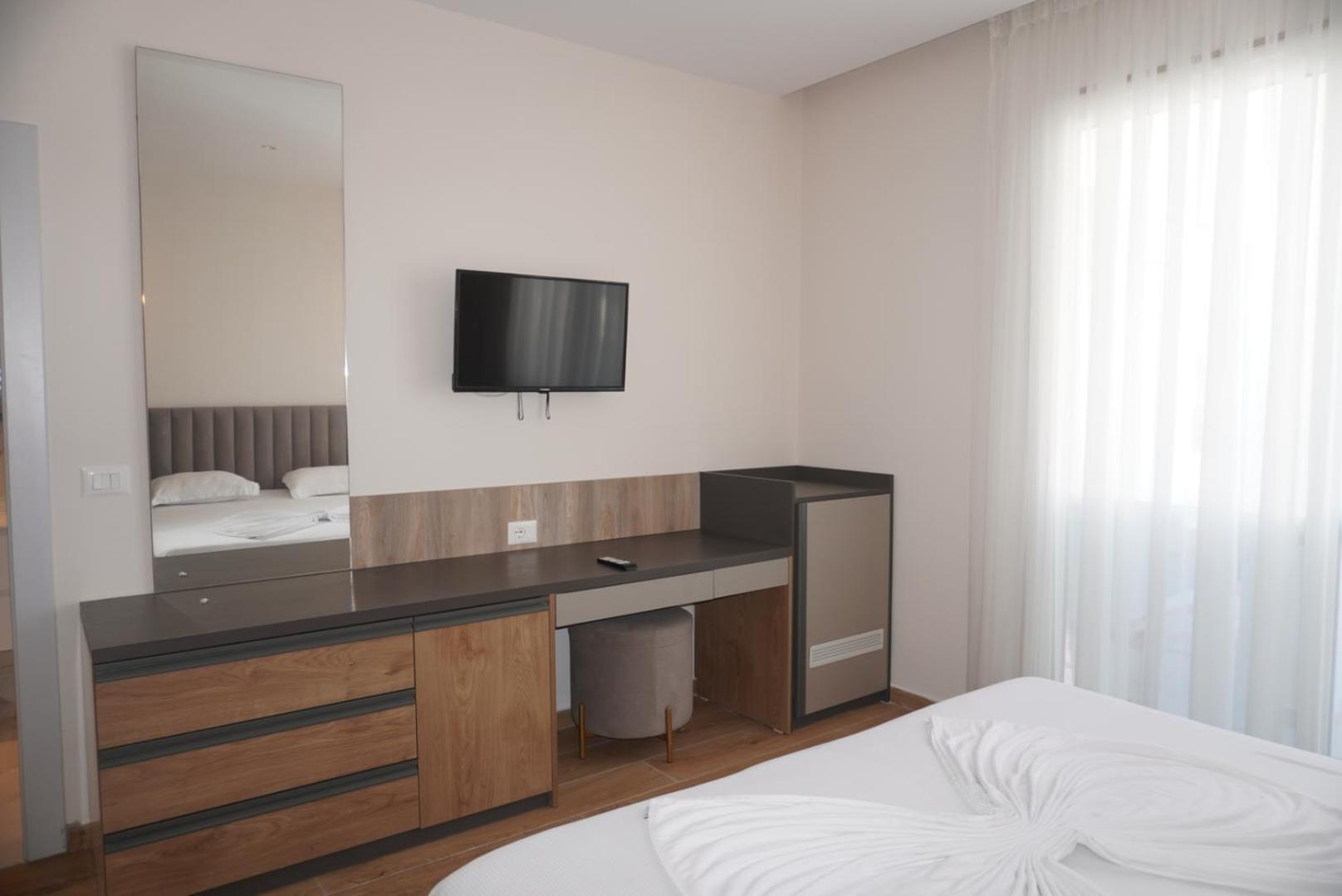 Hotel Colis Tirana Exterior photo